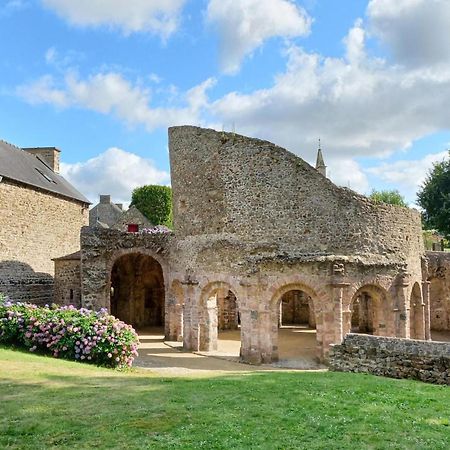 Lovely Home In Le Faouet With Kitchen エクステリア 写真