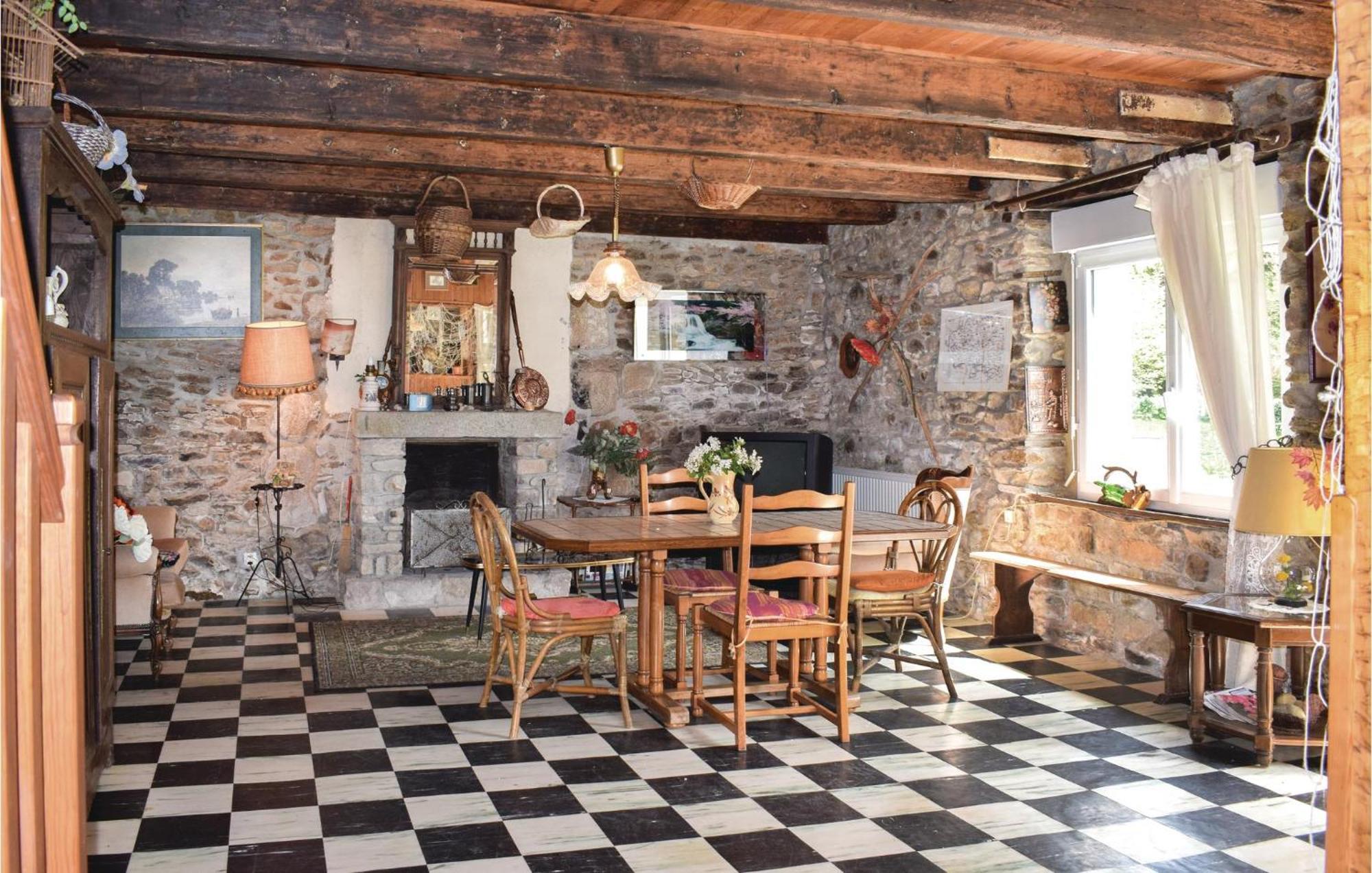 Lovely Home In Le Faouet With Kitchen エクステリア 写真
